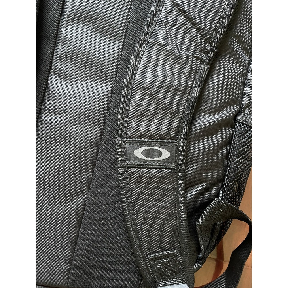 Oakley Enduro 3.0 20L Men's Backpack Blackout Black  BRAND NEW W/ TAGS - Picture 8 of 10